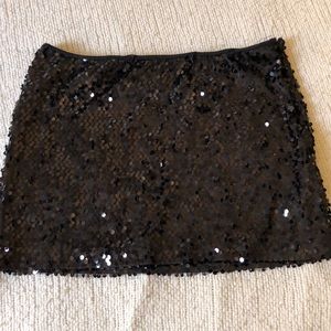 Stretchy sequined mini skirt